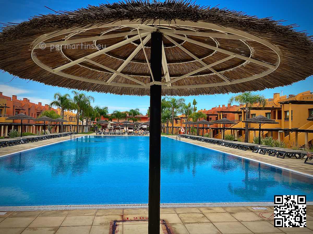 Portugal Algarve Portimão NH Marina Portimão Resort at the pool, umbrella of bamboo.