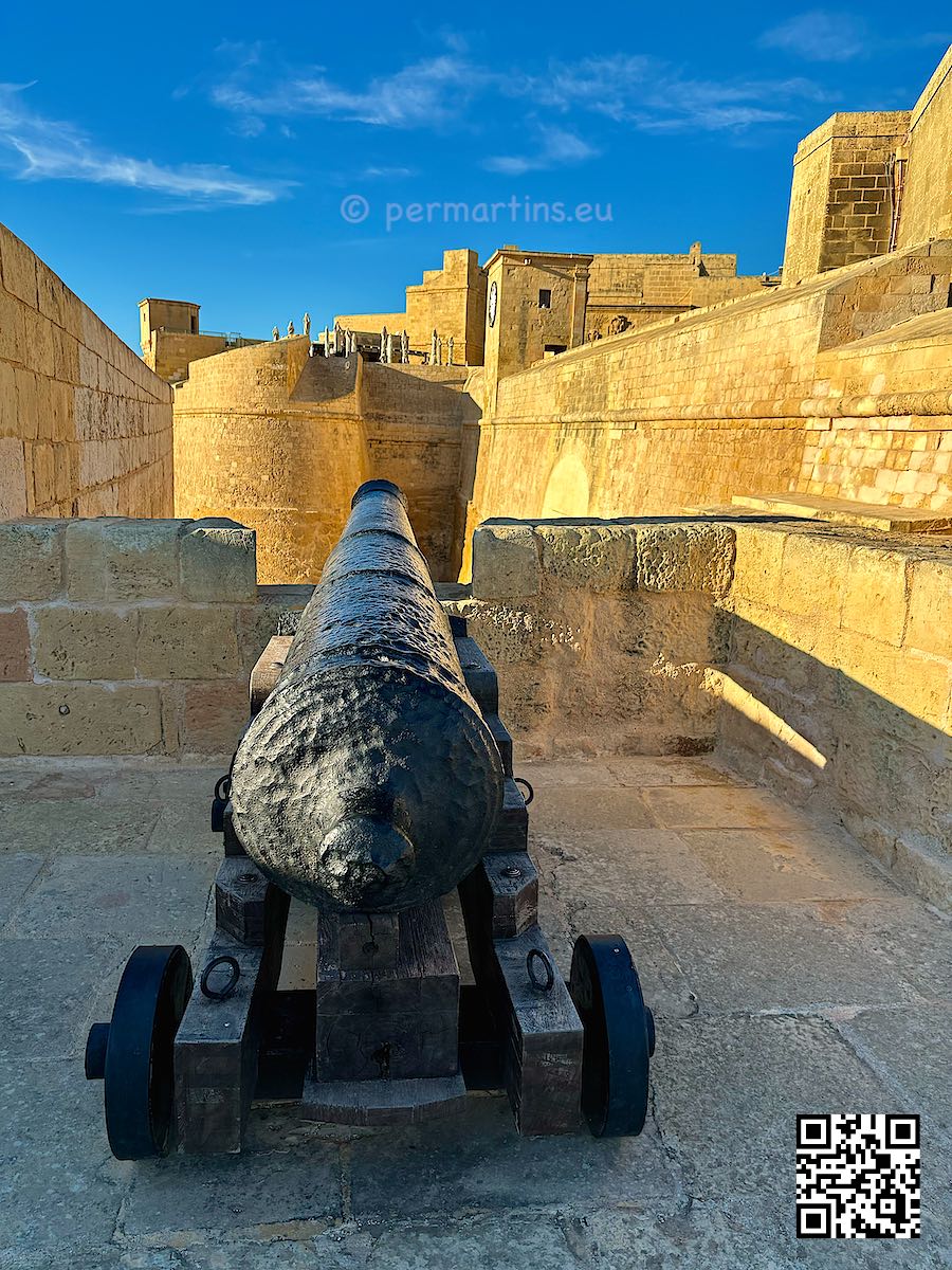 Malta Gozo Victoria Cittadella canon in fortress.