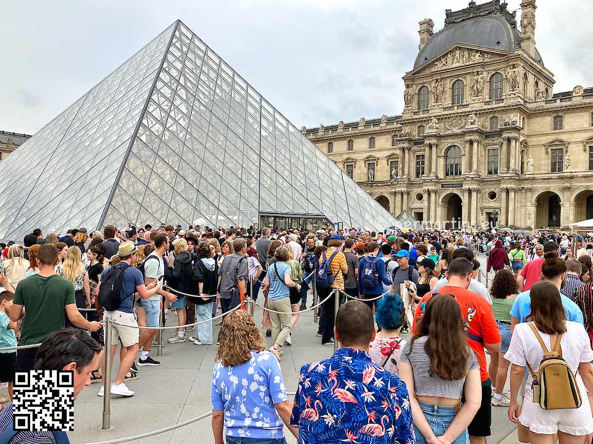 France Paris Louvre long queue at the glass pyramid entrance